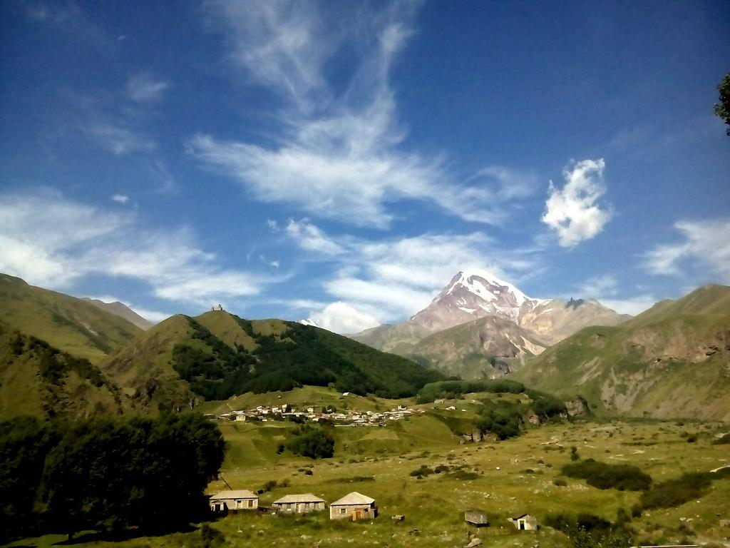 Zura'S Guesthouse Kazbegi Exterior photo